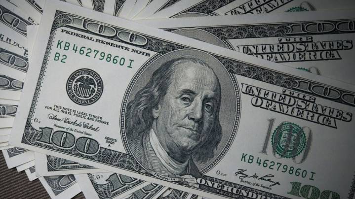 El dólar blue cerró estable este 19 de agosto y hubo una leve baja de las reservas del Banco Central
