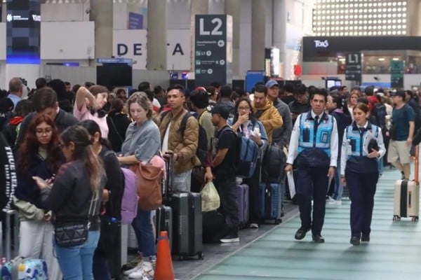 Pegαn afectaciones por lluvia a 19 mil 500 pasajeros en AICM