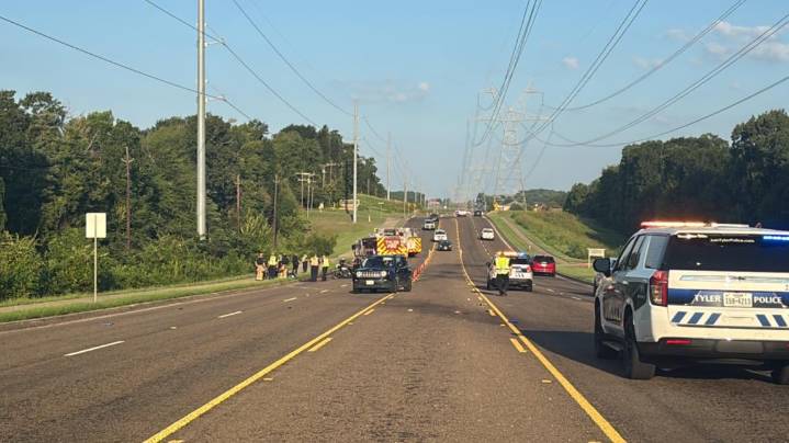 Part of Grande Blvd. blocked in Tyler after motorcycle crash