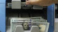 El Banco Central aprieta más a los bancos para contener al dólar