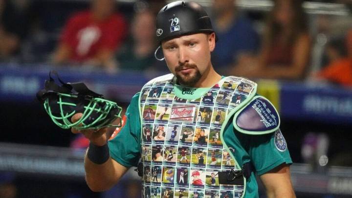 Cal Raleigh, nearing Perez's catcher record, hits 47th HR
