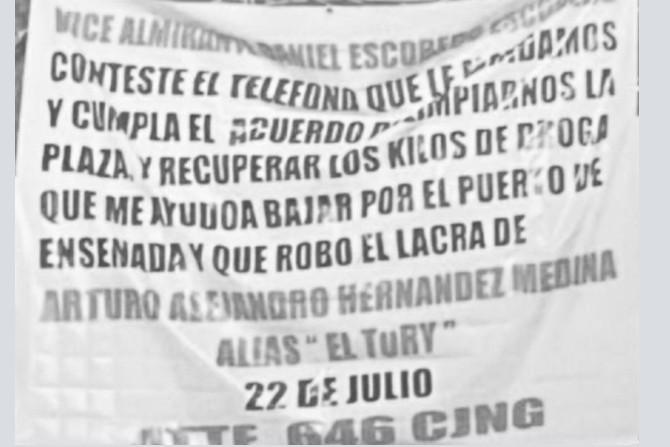 Cuelgan dos narcomantas dirigidas a Vicealmirante de Ensenada