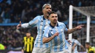 En la última jugada, Racing venció a Peñarol y se metió a cuartos