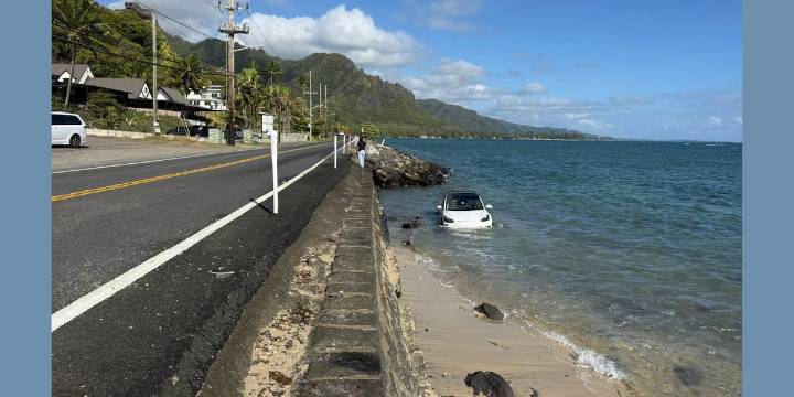 Tesla pulled from water off Windward Oahu