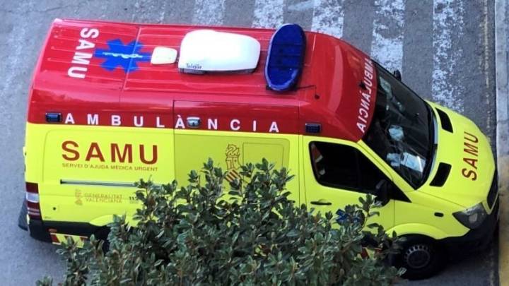 Investigan la muerte de una mujer tras precipitarse desde un cuarto piso