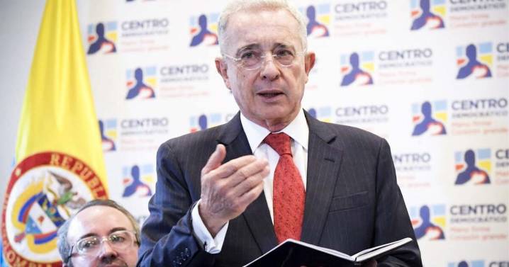 El expresidente Álvaro Uribe desafía la prescripción y busca anular condena a 12 años por soborno y fraude en Colombia