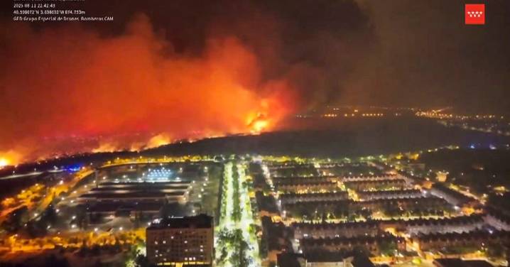 Un muerto y miles de evacuados en España en una trágica oleada de incendios forestales