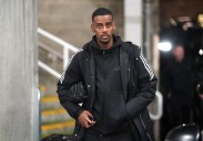 Isak, insultado a su llegada al campo de entrenamiento del Newcastle