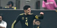 ¿Cuál es el salario de Edson Álvarez, jugador mexicano que es buscado por 4 equipos en Europa?