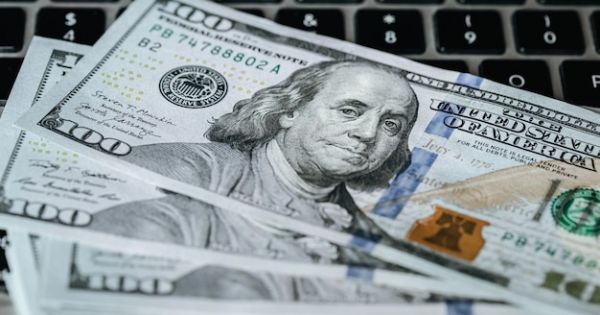 Baja el dólar blue: a cuánto cotiza este jueves