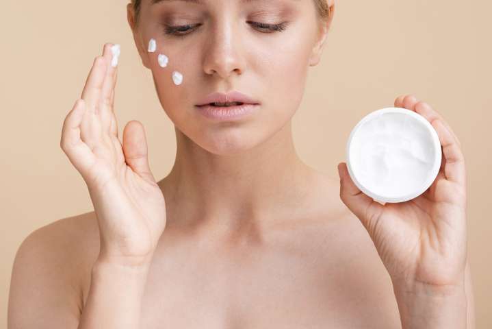 Sanidad retira una famosa crema facial de Erborian por presencia de microorganismos peligrosos
