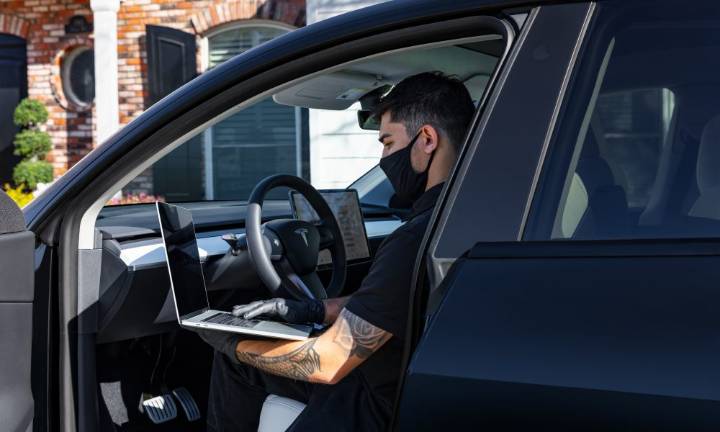 Tesla creates clever solution to simplify and improve its Service