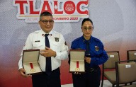 Entrega Javier Díaz Galardón Tláloc a bomberos destacados