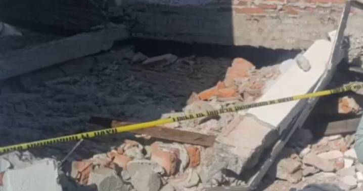 ¡Colapsa! Se registra derrumbe de antigua edificación en el centro de Colima por las intensas lluvias