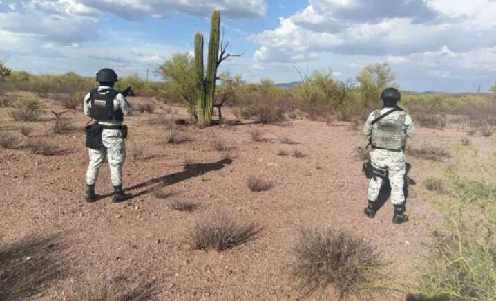 Elementos de la Guardia Nacional aseguran y destruyen 13 artefactos explosivos en desierto de Sonora