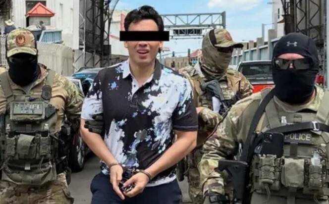 Filtran foto de Julio César Chávez Jr., esposado 