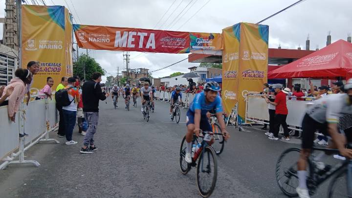 ÓSCAR QUIROZ SE CORONÓ CAMPEÓN DE LA IX VUELTA A NARIÑO