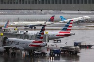 Pasajero llega a tiempo al aeropuerto pero no lo dejan subir al avión en Estados Unidos: “personal del mostrador de facturación estaba comprando donas”