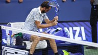 Pierde gran parte del premio ganado: Millonaria multa a Medvedev tras escándalo que protagonizó en el US Open Pierde gran parte del premio por participar en el torneo.