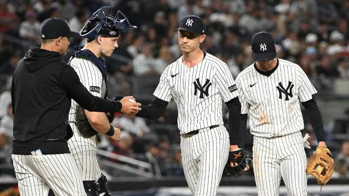 Sloppy Yankees fall to Red Sox in series opener