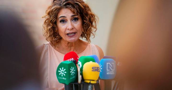Montero cree que Juanma Moreno "no tiene excusas para rechazar la quita de la deuda"