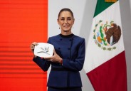 Presentan logo y símbolo de auto eléctrico Olinia; está basado en alebrijes