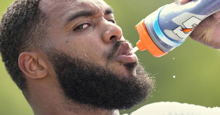 Titans' Simmons says his shove of Ward was simply flared tempers and blown out of proportion