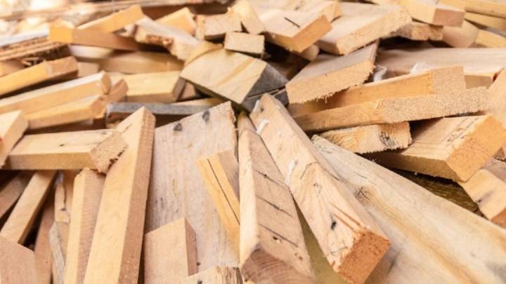 Con solo pedazos de madera reciclada: creá esta hermosa repisa que parece recién comprada