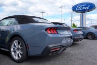 ¿Por qué la Casa Blanca ordenó que ICE comprara dos autos deportivos Ford Mustang GT?