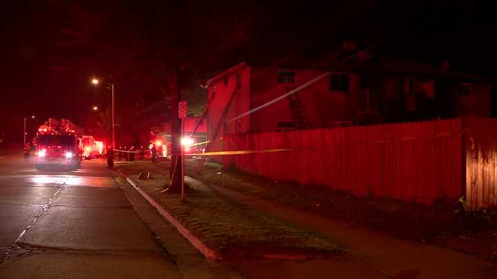Fire destroys Milwaukee apartment building, injures 3