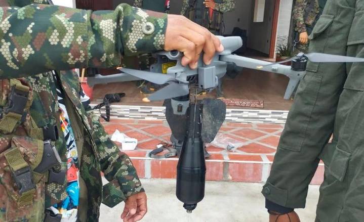 Los 34 militares secuestrados en Guaviare están siendo asediados por drones terroristas