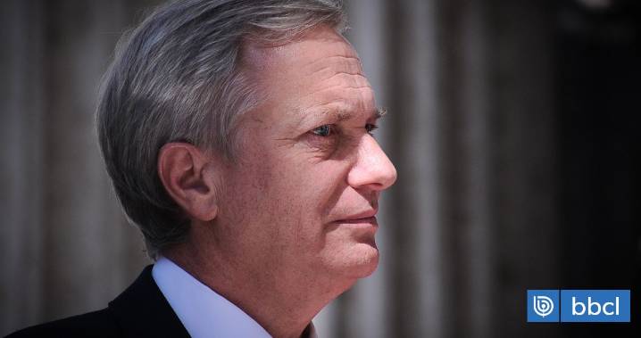 Kast se ausenta de comisión por robo de cables: había sido invitado por foto con líder de banda