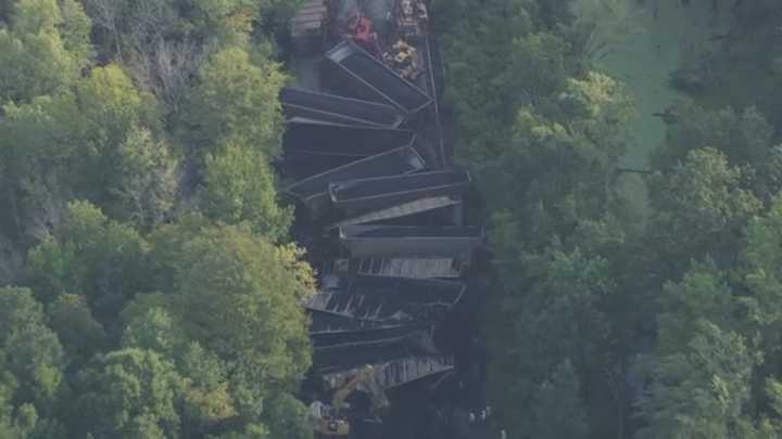 Tren de carga con carbón se descarrila en Halifax