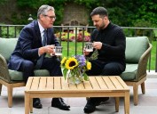 Zelensky se reúne con el primer ministro británico Starmer mientras se prepara el mundo para reunión Trump