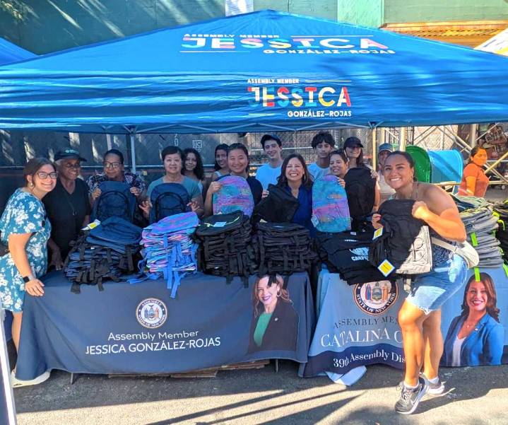 González-Rojas announces distribution of more than 2,500 free backpacks in western Queens