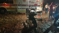 Choque entre motocicletas deja tres lesionados en la colonia Loma Bonita, de Mazatlán