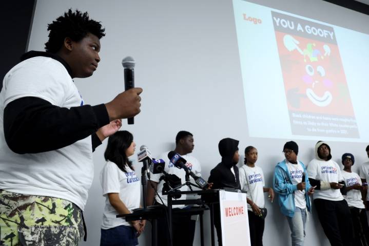 Chicago teens compete in anti-violence social media contest
