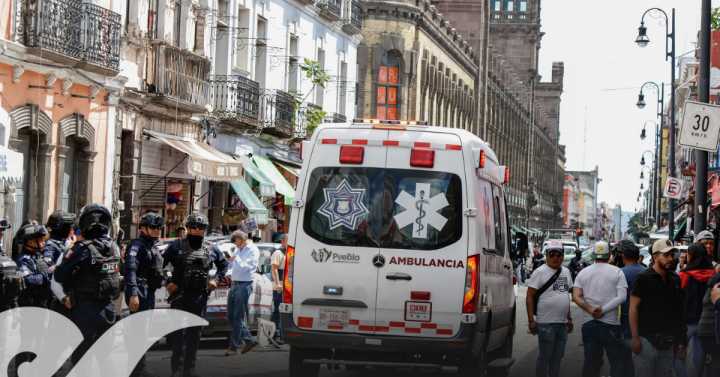 Ambulantes de la 11 de Marzo se enfrentan con inspectores por espacios en el Centro Histórico de Puebla