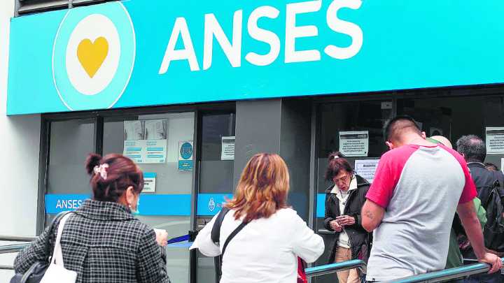 ¿Cuándo cobro ANSES? Jubilados, AUH y los demás pagos este martes 12 de agosto