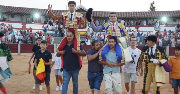 Emilio de Justo y Diosleguarde cierran en hombros una feria de Guijuelo marcada por las despedidas de El Capea y Javier Castaño