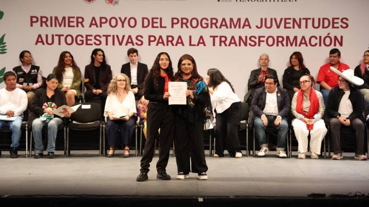 Brugada entrega ahora apoyos económicos a “juventudes autogestivas”