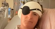 Mujer de EEUU descubre que tiene un tumor cerebral hace más de 15 años tras perder la audición durante un vuelo