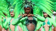 Las imágenes del día: del carnaval de Notting Hill al tifón Kajiki en Vietnam
