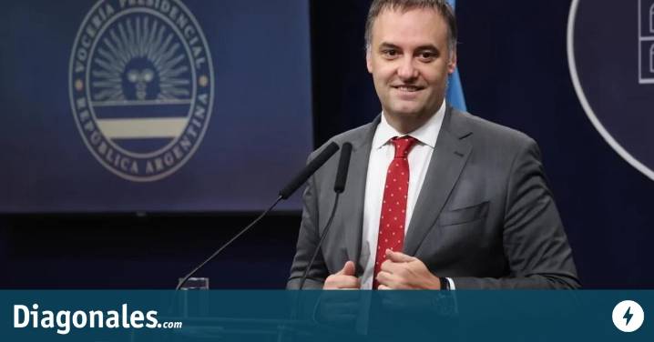 Escándalo de las coimas: Adorni habló de una "operación mediática" y no aceptó preguntas