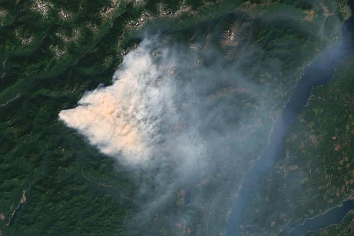 Border Patrol arrests 2 firefighters for being in the country illegally as they battled Washington’s biggest wildfire