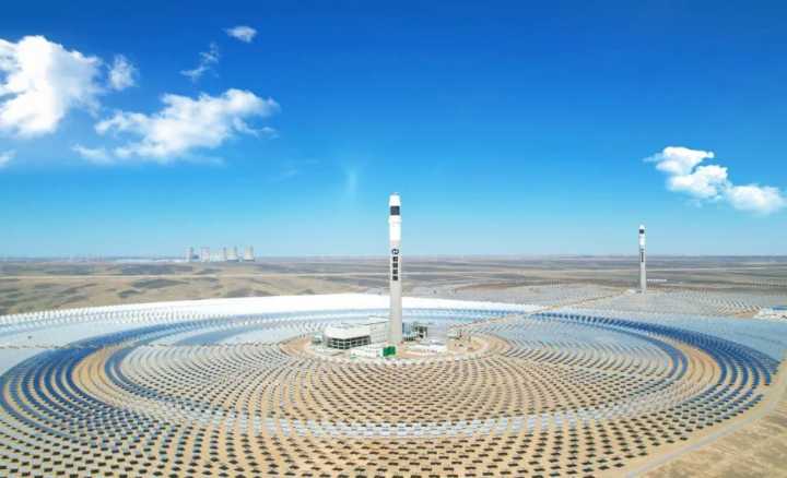 Con una futurista planta, China logra un hito energético