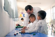 Niños estrenan aula de preescolar en Tixcacal, tras un sexenio de tomar clases en un remolque