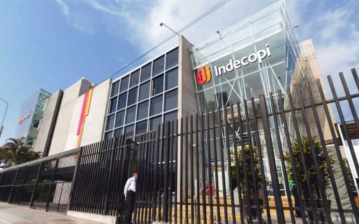 Sancionan a colegio por negar beca a estudiantes cuyo padre tiene incapacidad permanente