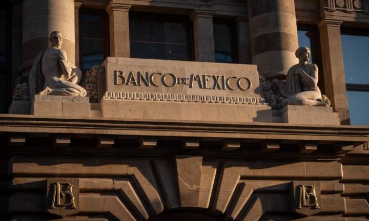 Banxico baja la tasa a 7.75 %