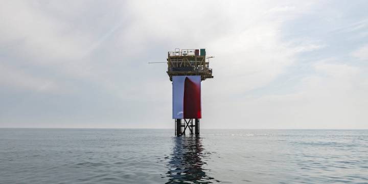 Una impactante obra de Anish Kapoor, en una plataforma petrolera, denuncia la crisis climática